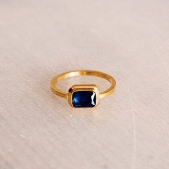 Ring met blauwe steen - HAZEL