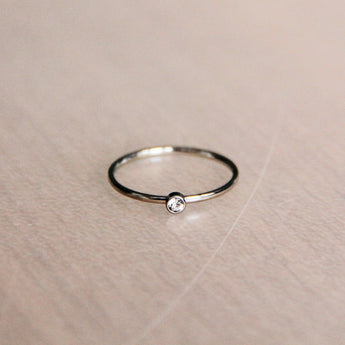 Minimalistische ring met zirkonia steen – FLORIEN