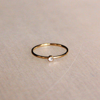 Minimalistische ring met zirkonia steen – FLORIEN